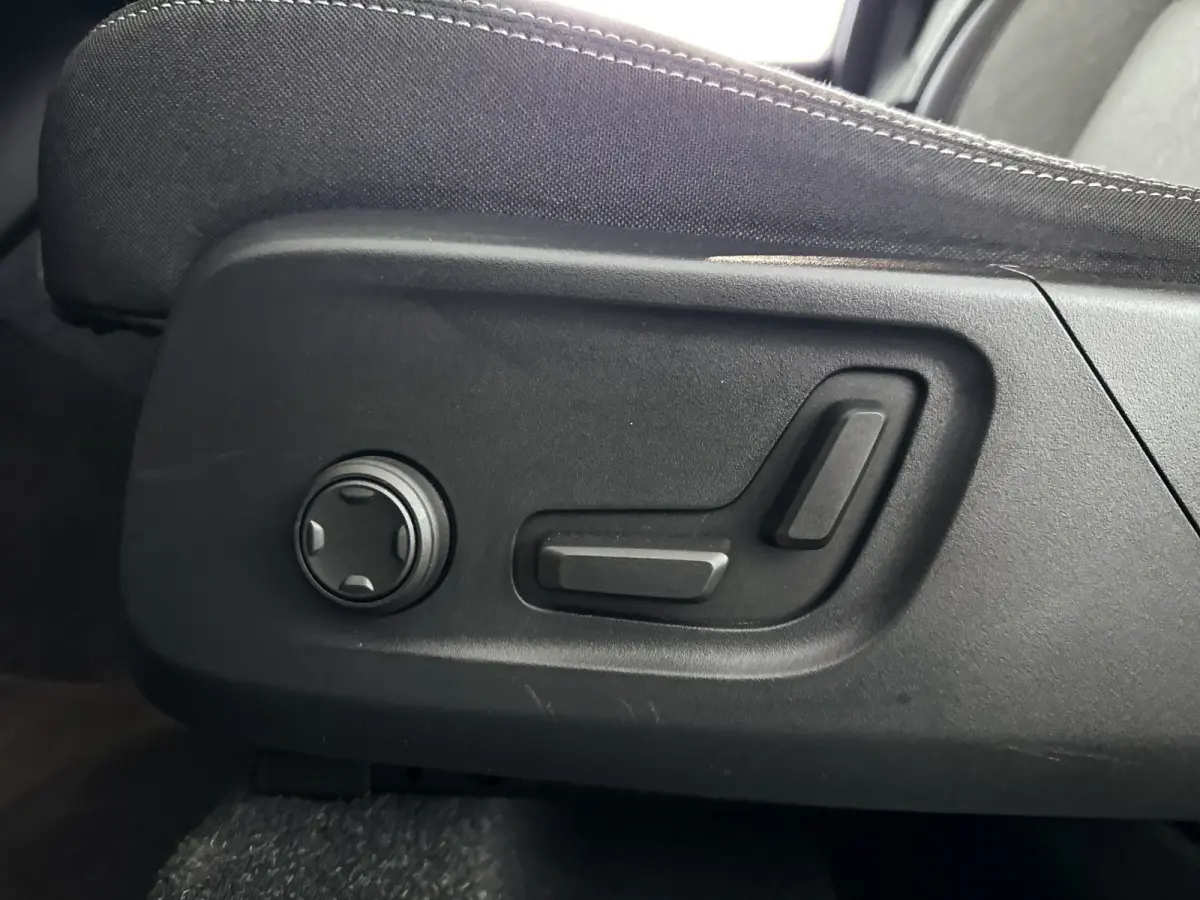 T4 Plug-in hybrid Plus Dark | Parkeercamera | Stoel- en Stuurverwarming | Trekhaak