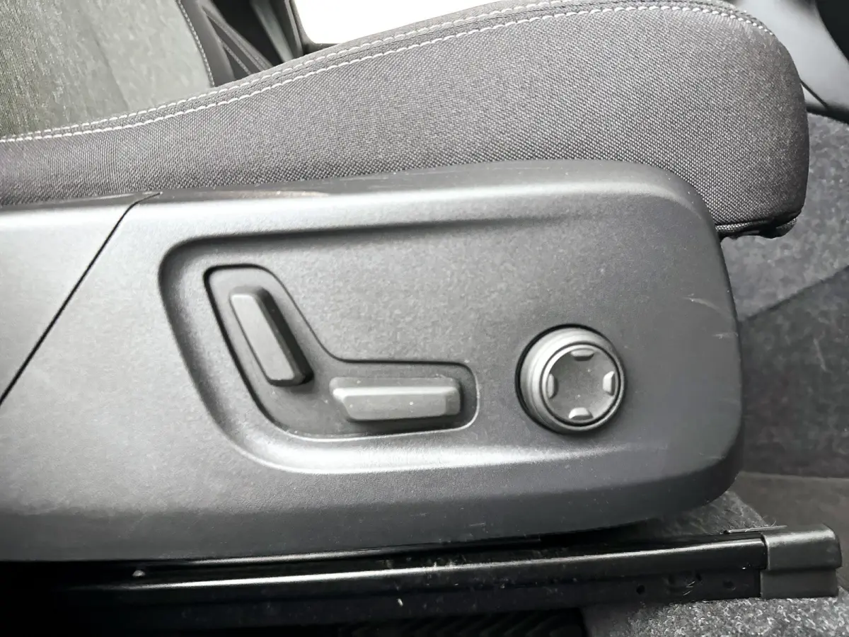 T4 Plug-in hybrid Plus Dark | Parkeercamera | Stoel- en Stuurverwarming | Trekhaak