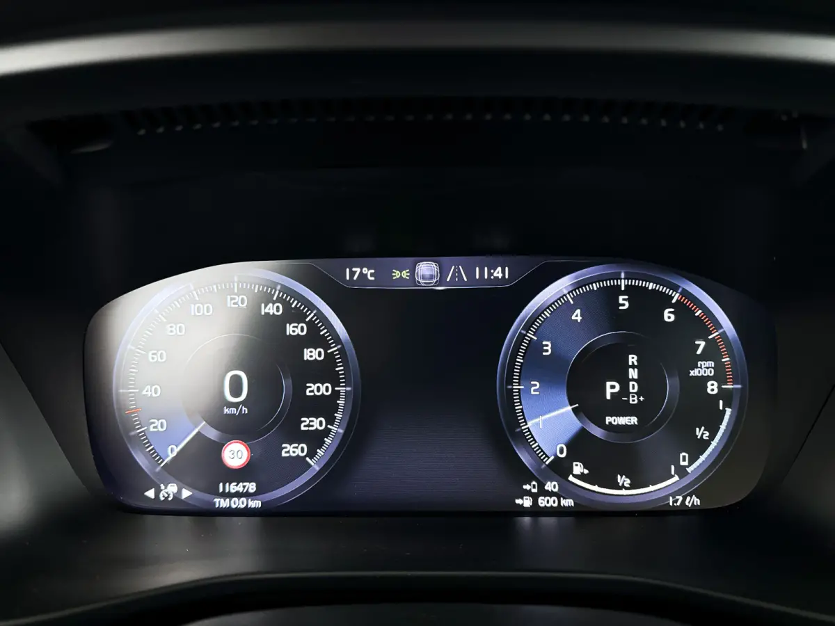 T4 Plug-in hybrid Plus Dark | Parkeercamera | Stoel- en Stuurverwarming | Trekhaak