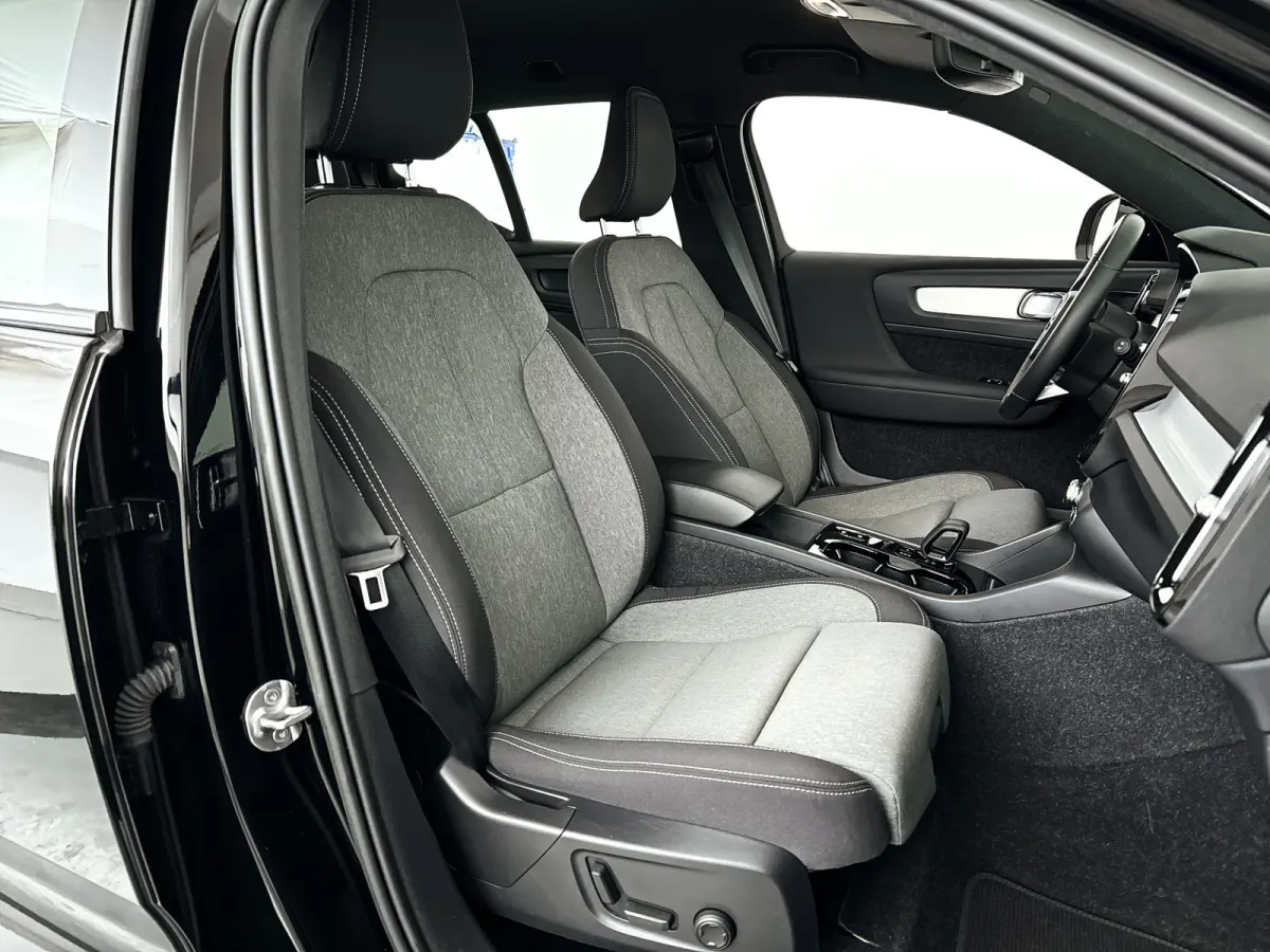 T4 Plug-in hybrid Plus Dark | Parkeercamera | Stoel- en Stuurverwarming | Trekhaak