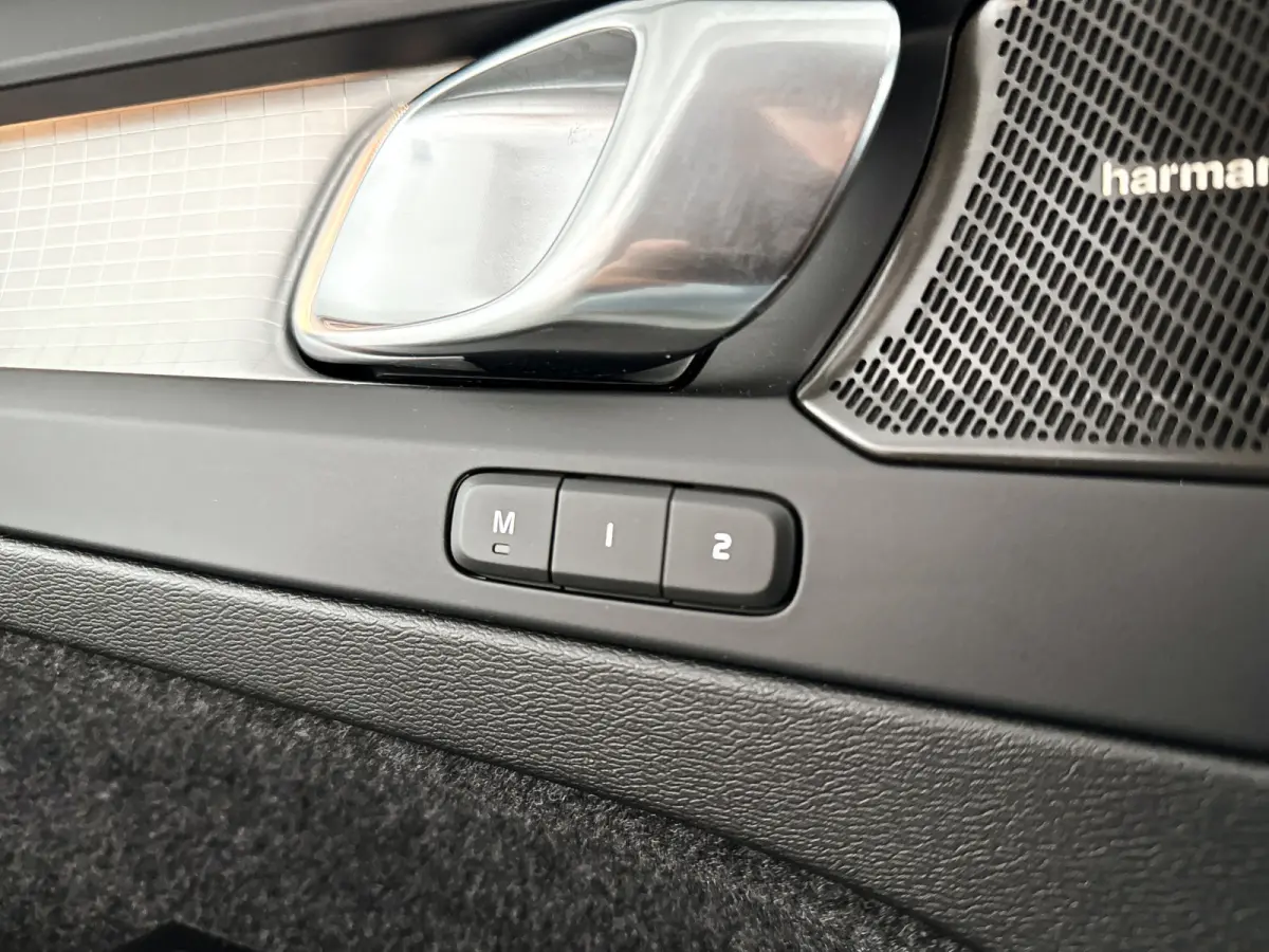 T4 Plug-in hybrid Plus Dark | Parkeercamera | Stoel- en Stuurverwarming | Trekhaak