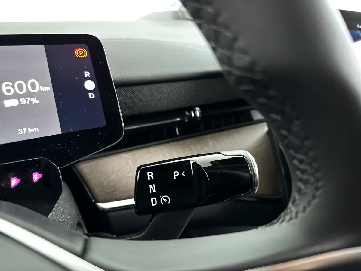 Single Motor Extended Range Ultra 92 kWh | Panoramadak | 360° camera | Head-up Display | Bowers & Wilkins | Luchtvering | Stoelventilatie | Stoel- en Stuurverwarming
