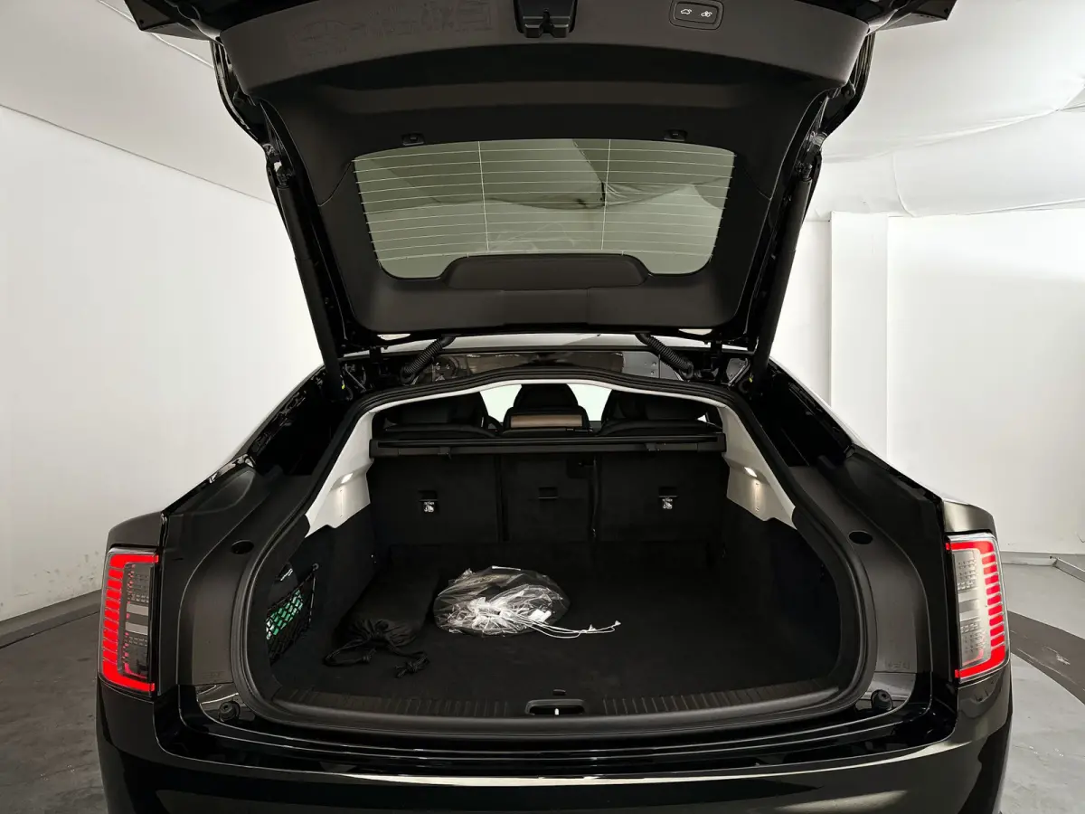 Single Motor Extended Range Ultra 92 kWh | Panoramadak | 360° camera | Head-up Display | Bowers & Wilkins | Luchtvering | Stoelventilatie | Stoel- en Stuurverwarming