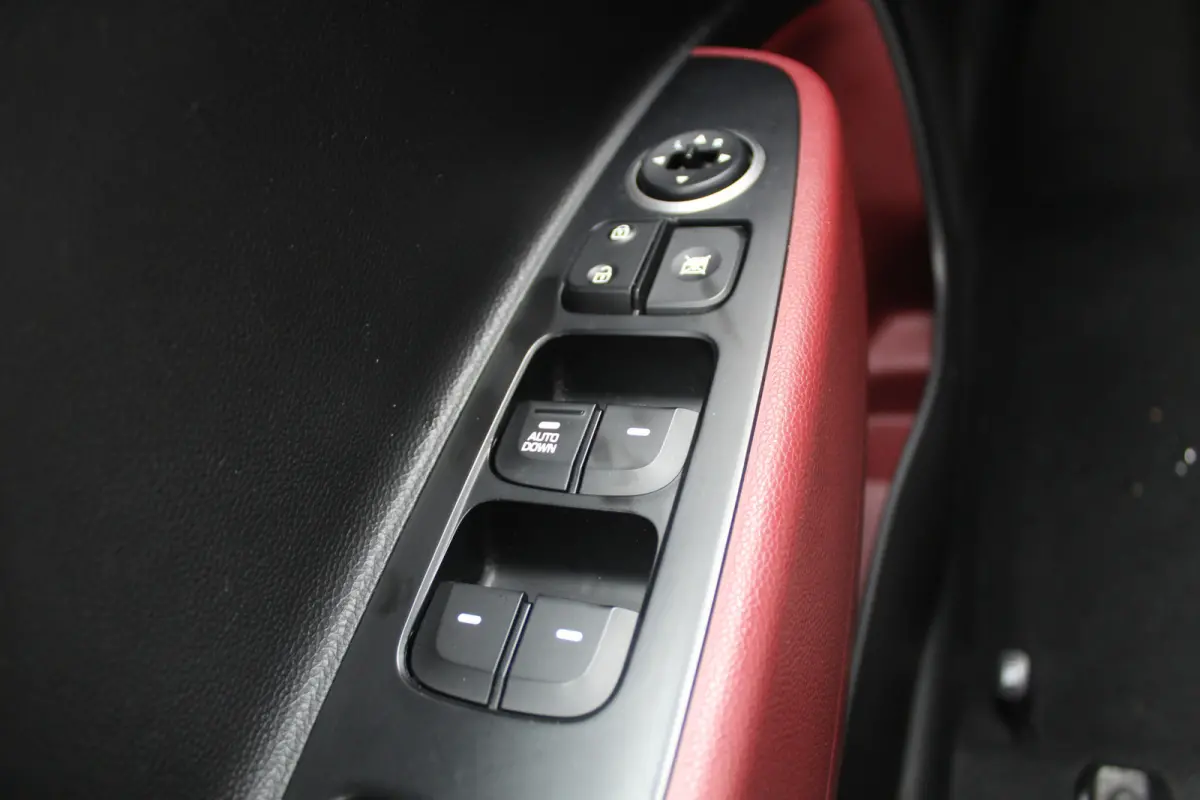1.0i Comfort 5p. Apple/Android Carplay l Cruise control l Navi l Airco