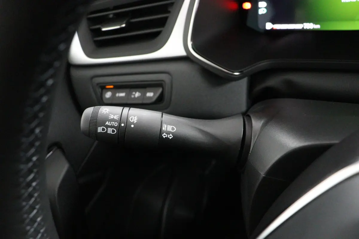 evolution full hybrid E-Tech 145 | Google Navigatie | Parkeercamera | Climate Control |