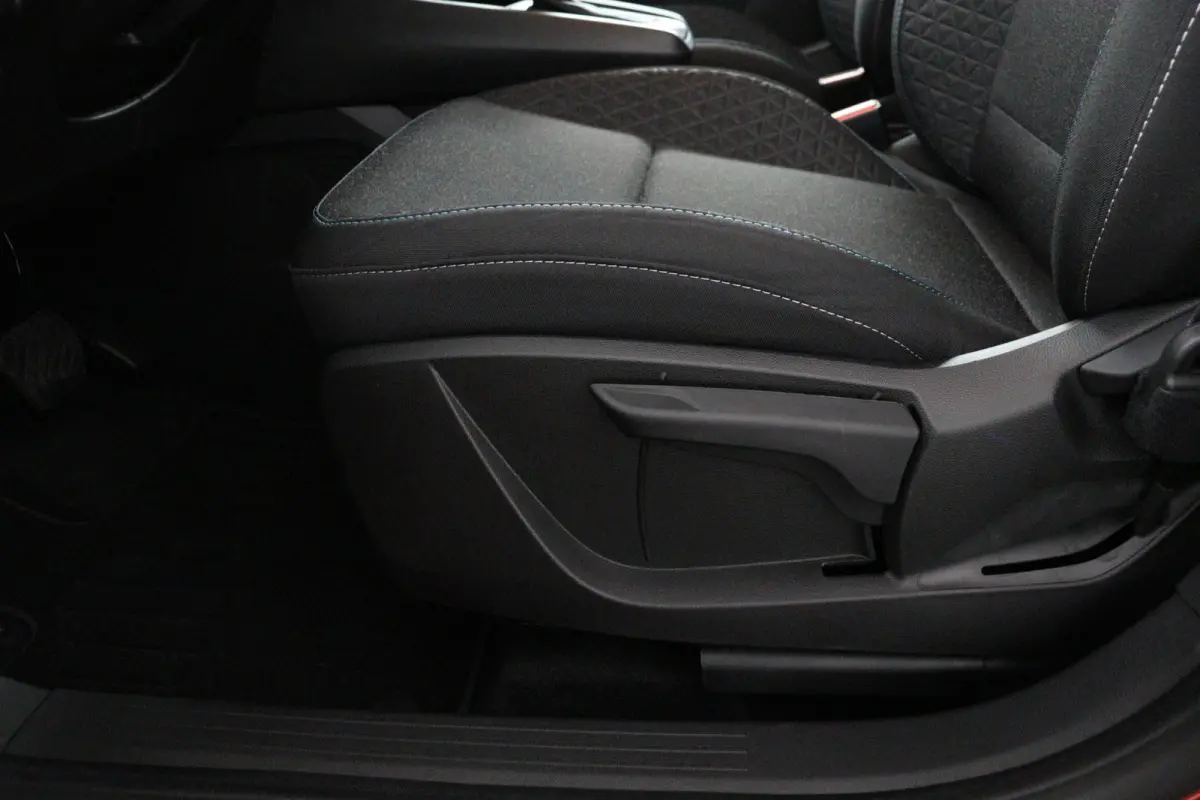 evolution full hybrid E-Tech 145 | Google Navigatie | Parkeercamera | Climate Control |