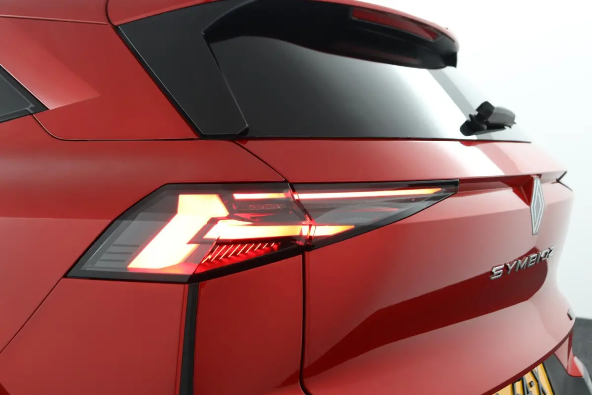 evolution full hybrid E-Tech 145 | Google Navigatie | Parkeercamera | Climate Control |