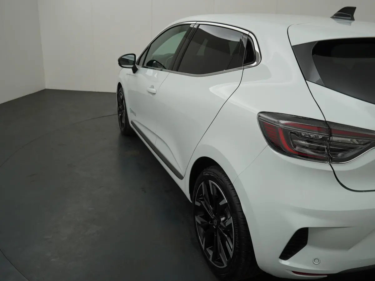 techno full hybrid E-Tech 145 | Groot Navi | Parkeercamera | Stoel- & Stuurverw. |