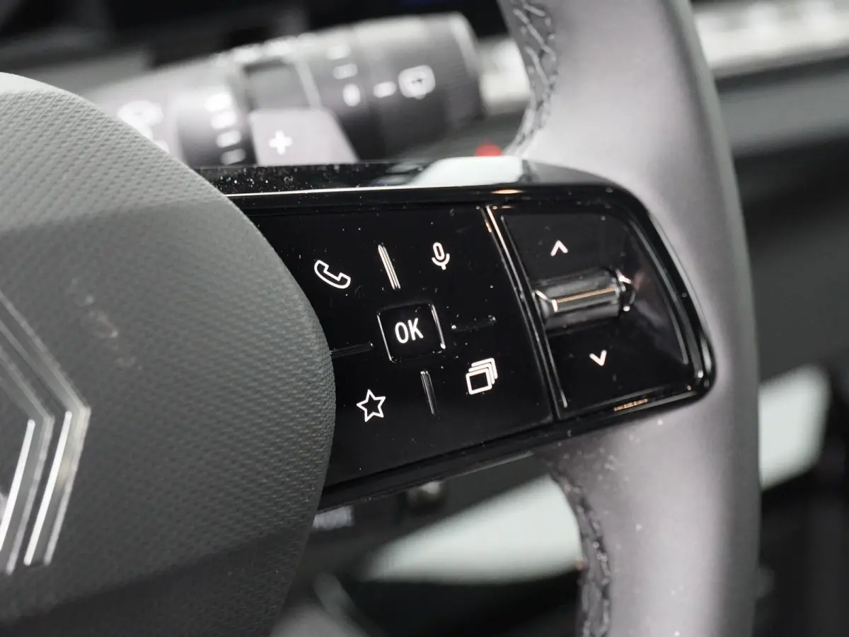 evolution full hybrid E-Tech 200 | Parkeercamera | Google Navigatie | Keyless Entry |