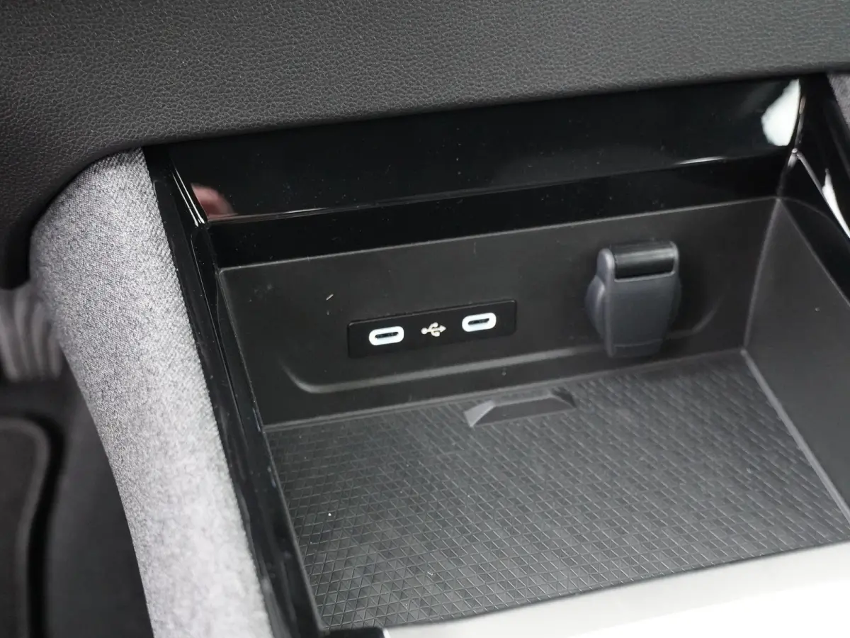 evolution full hybrid E-Tech 200 | Parkeercamera | Google Navigatie | Keyless Entry |