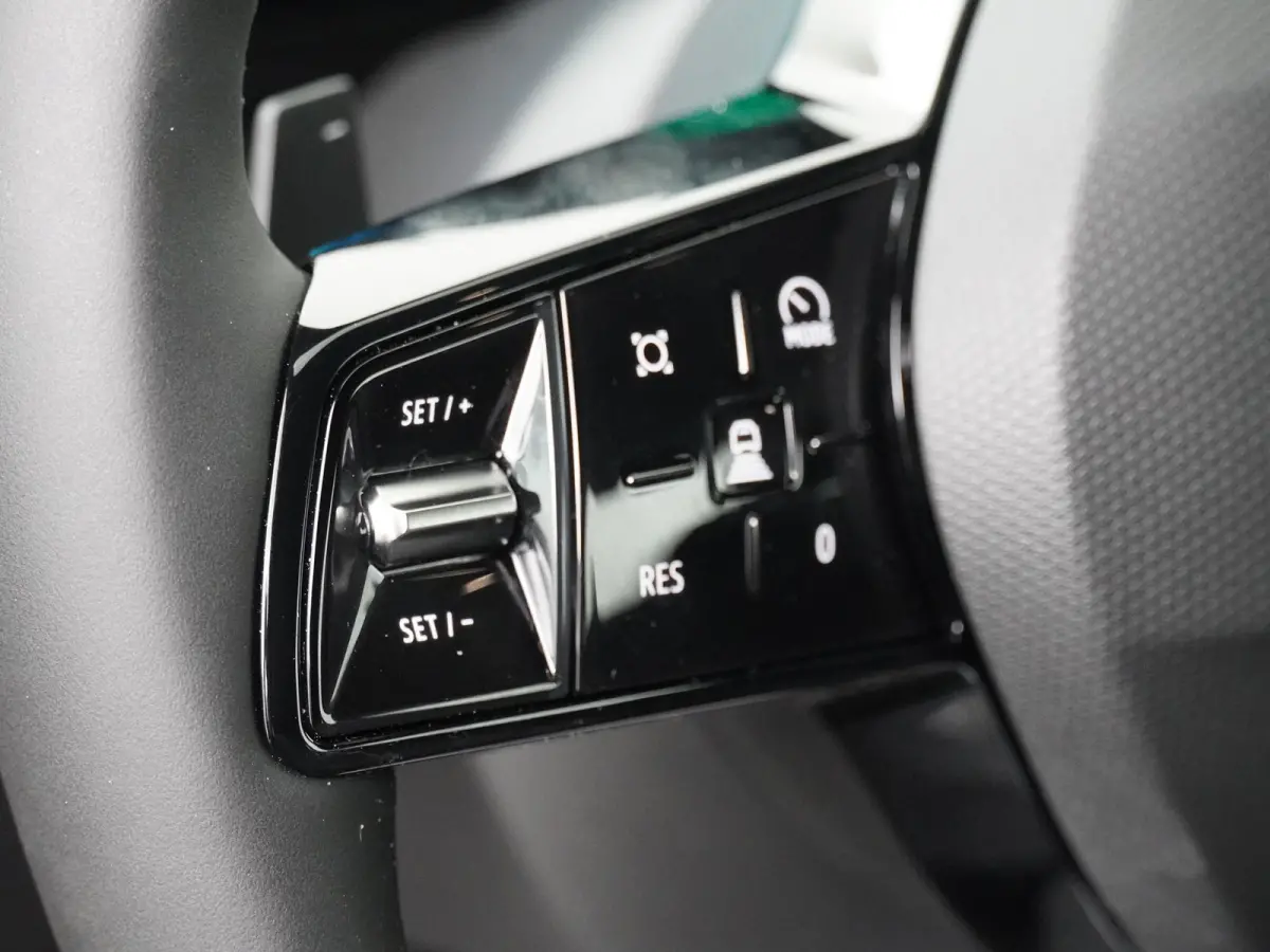 evolution full hybrid E-Tech 200 | Parkeercamera | Google Navigatie | Keyless Entry |