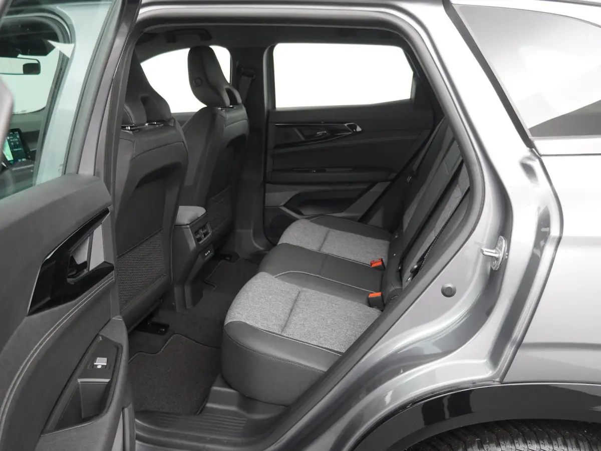 evolution full hybrid E-Tech 200 | Parkeercamera | Google Navigatie | Keyless Entry |