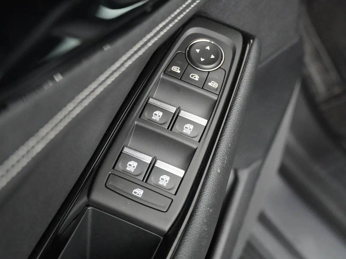 evolution full hybrid E-Tech 200 | Parkeercamera | Google Navigatie | Keyless Entry |