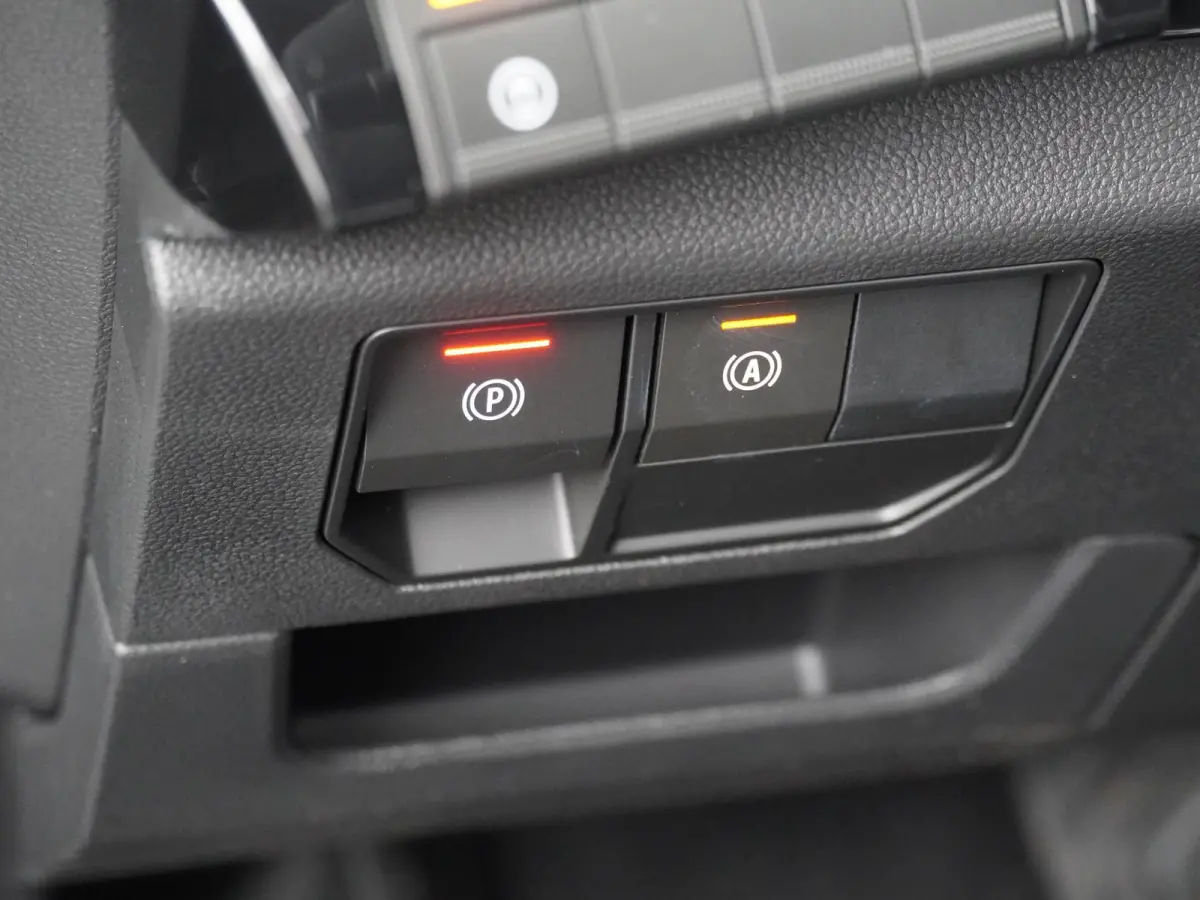 evolution full hybrid E-Tech 200 | Parkeercamera | Google Navigatie | Keyless Entry |