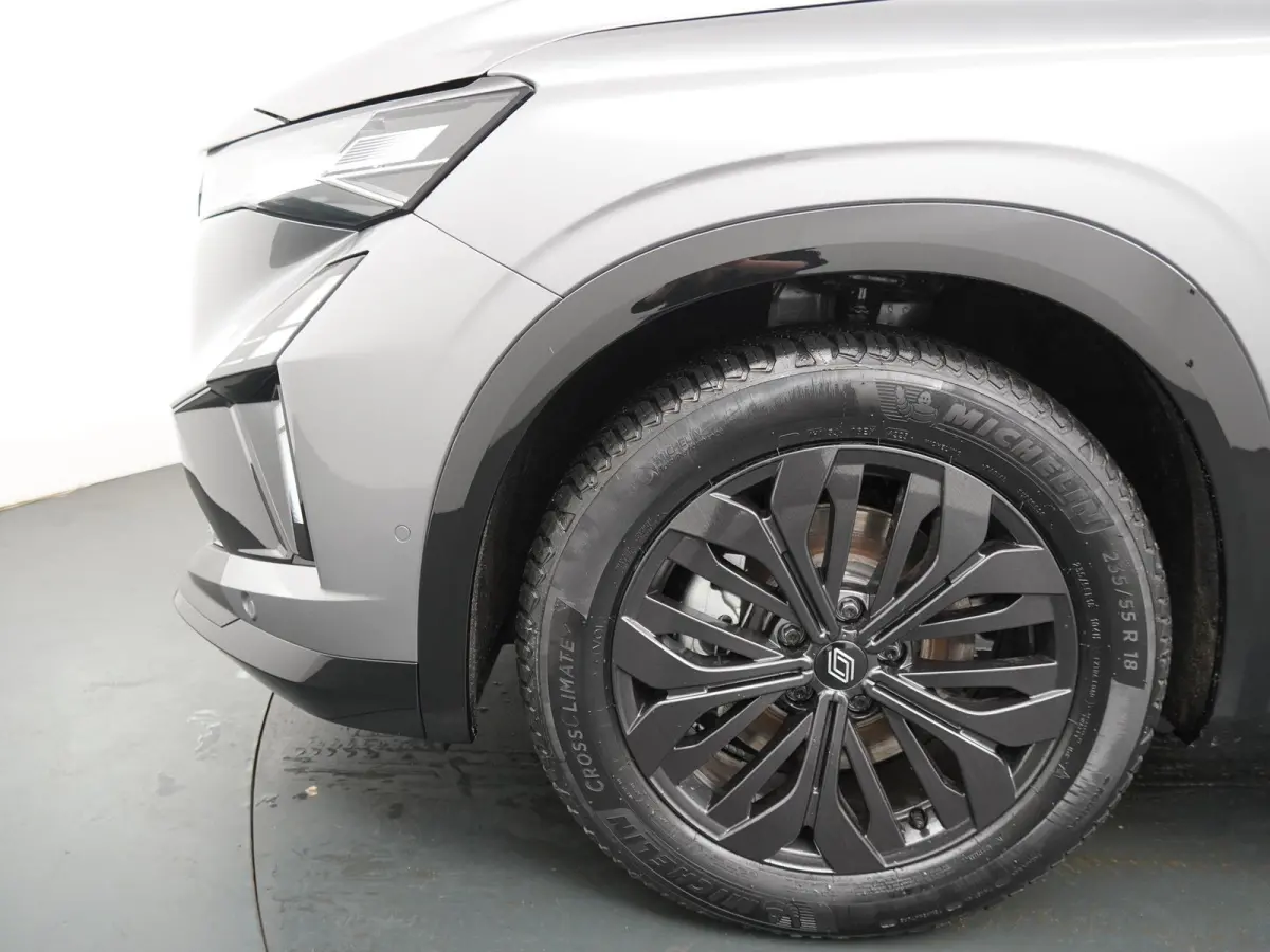 evolution full hybrid E-Tech 200 | Parkeercamera | Google Navigatie | Keyless Entry |