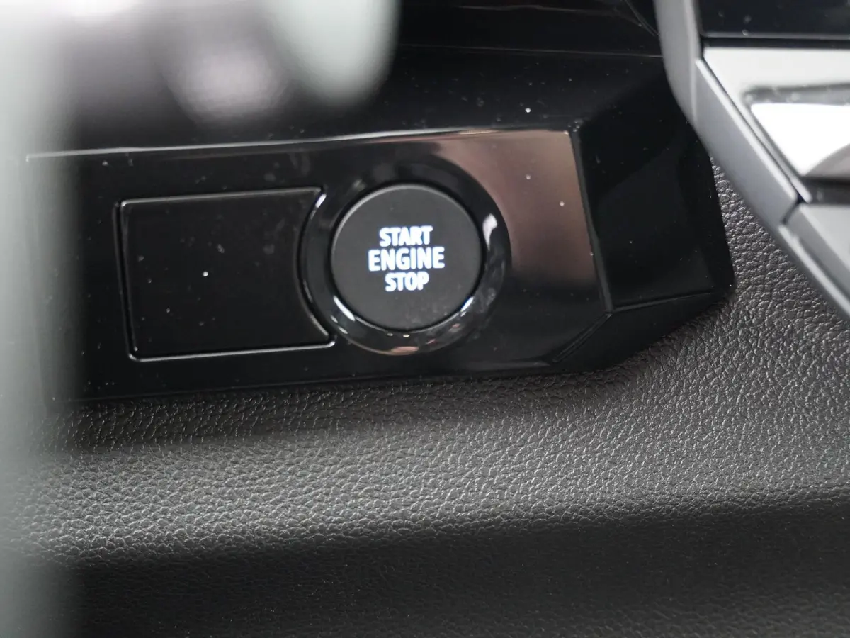 evolution full hybrid E-Tech 200 | Parkeercamera | Google Navigatie | Keyless Entry |