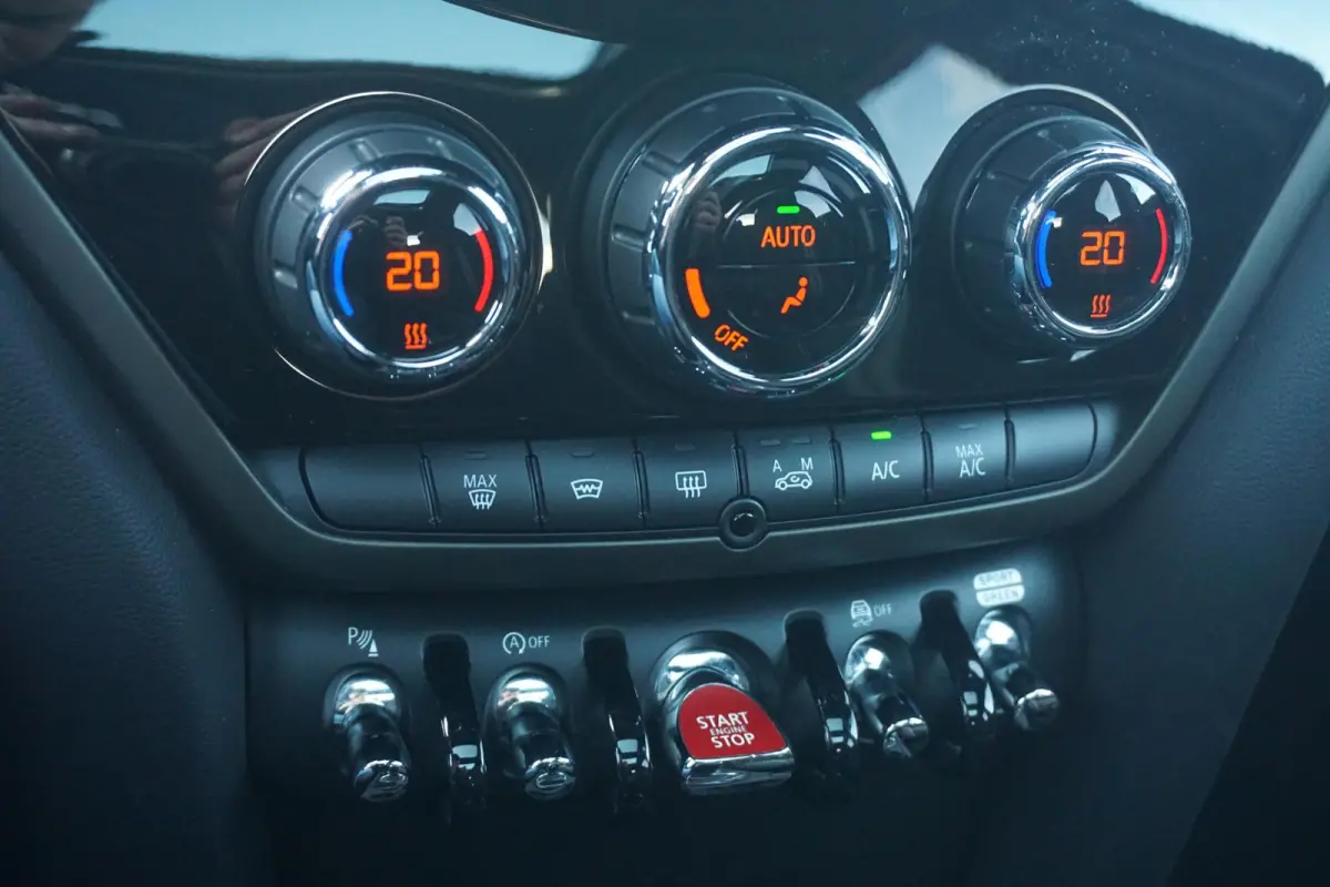 S John Cooper Works Uitvoering | Harman Kardon | Panoramadak | JCW Sportstoelen | Actieve Cruise Control | Led-Koplampen