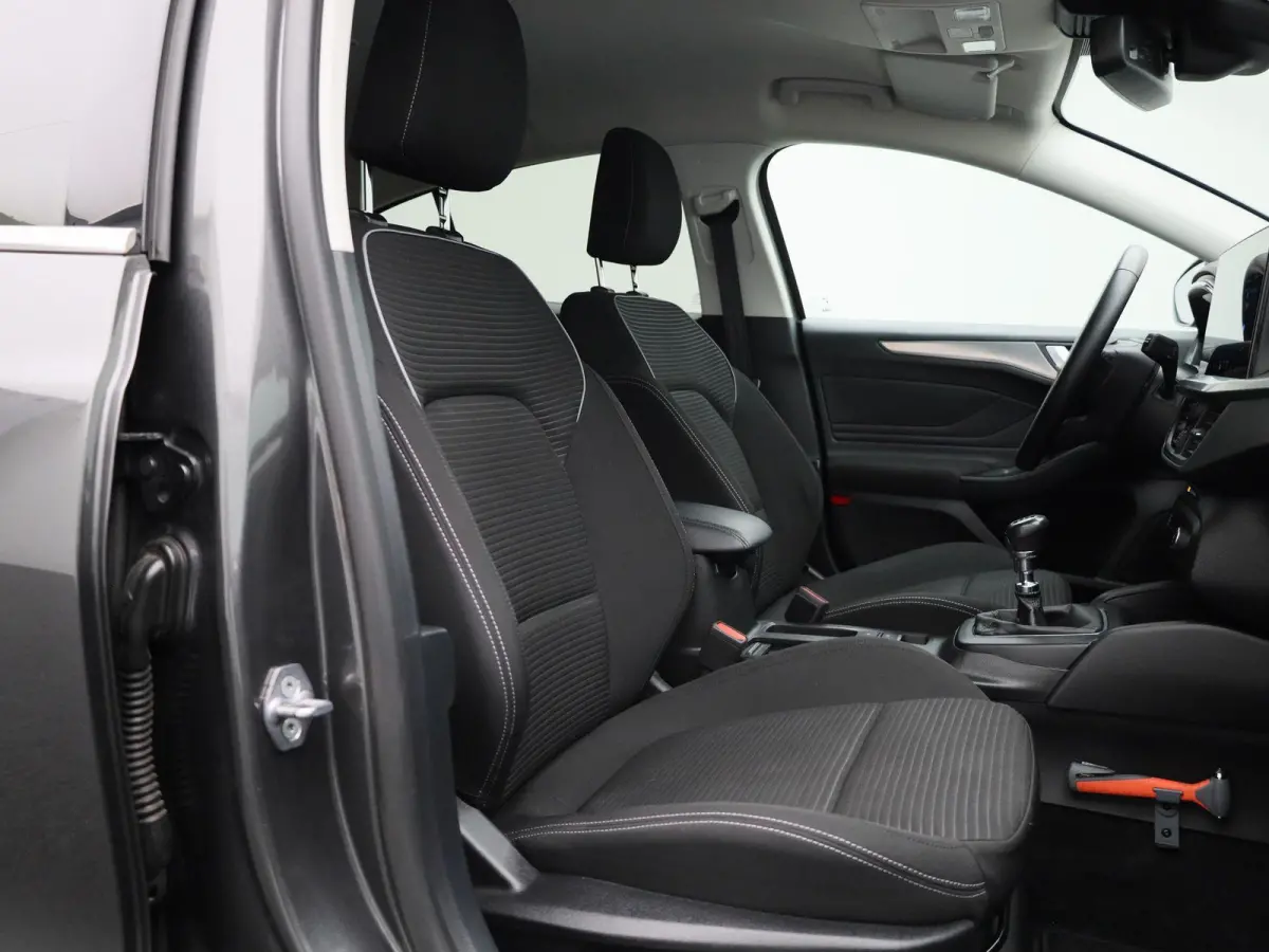1.0 EcoBoost Hybrid Titanium | Cruise Control | Climate Control | Apple Carplay\ Android Auto | Navigatie|