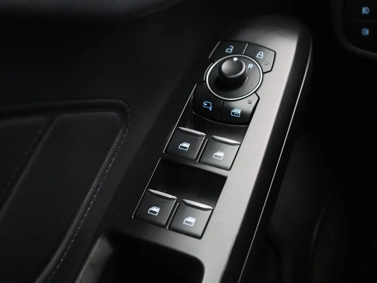 1.0 EcoBoost Hybrid Titanium | Cruise Control | Climate Control | Apple Carplay\ Android Auto | Navigatie|
