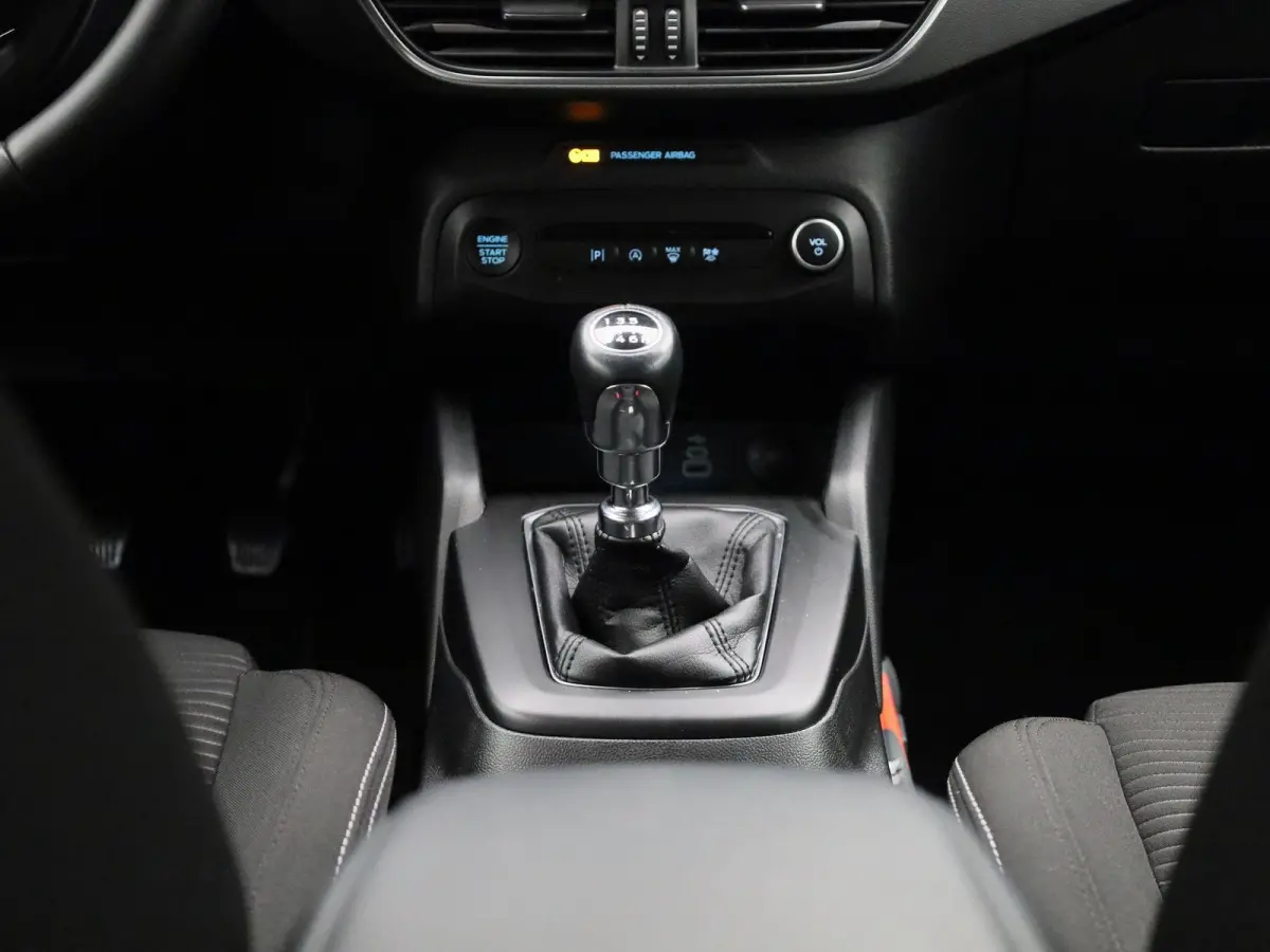 1.0 EcoBoost Hybrid Titanium | Cruise Control | Climate Control | Apple Carplay\ Android Auto | Navigatie|
