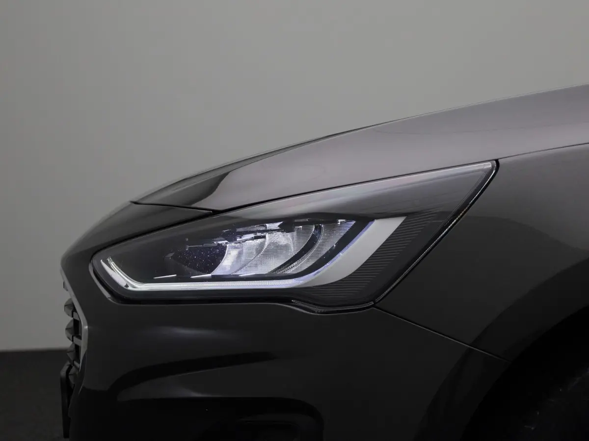 1.0 EcoBoost Hybrid Titanium | Cruise Control | Climate Control | Apple Carplay\ Android Auto | Navigatie|