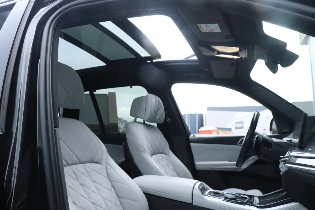 XDrive50e | M-Pakket | MAXTON DESIGN | Pano / Dealer OND / VOL!