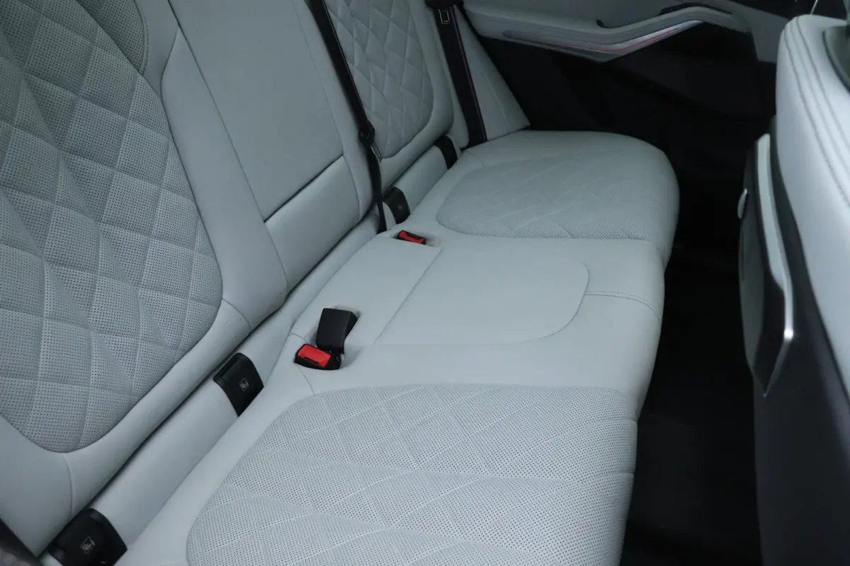 XDrive50e | M-Pakket | MAXTON DESIGN | Pano / Dealer OND / VOL!