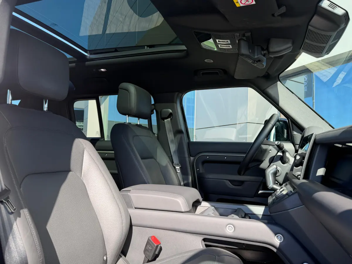 P300e X-Dynamic HSE | 22 Inch | Pano | Meridian Surround | El. trekhaak | Koelbox | Black Pack | Cold Climate