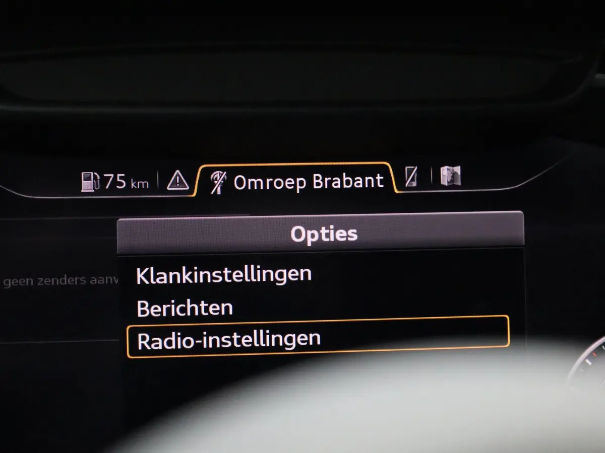 5.2 FSI quattro 540 PK l Keramische remmen l Carbon interieur/exterieur l Bang & Olufsen Sound System l Uitlaatsysteem (met sound engineering) l Elektrisch bedienbare voorstoelen l Achteruit