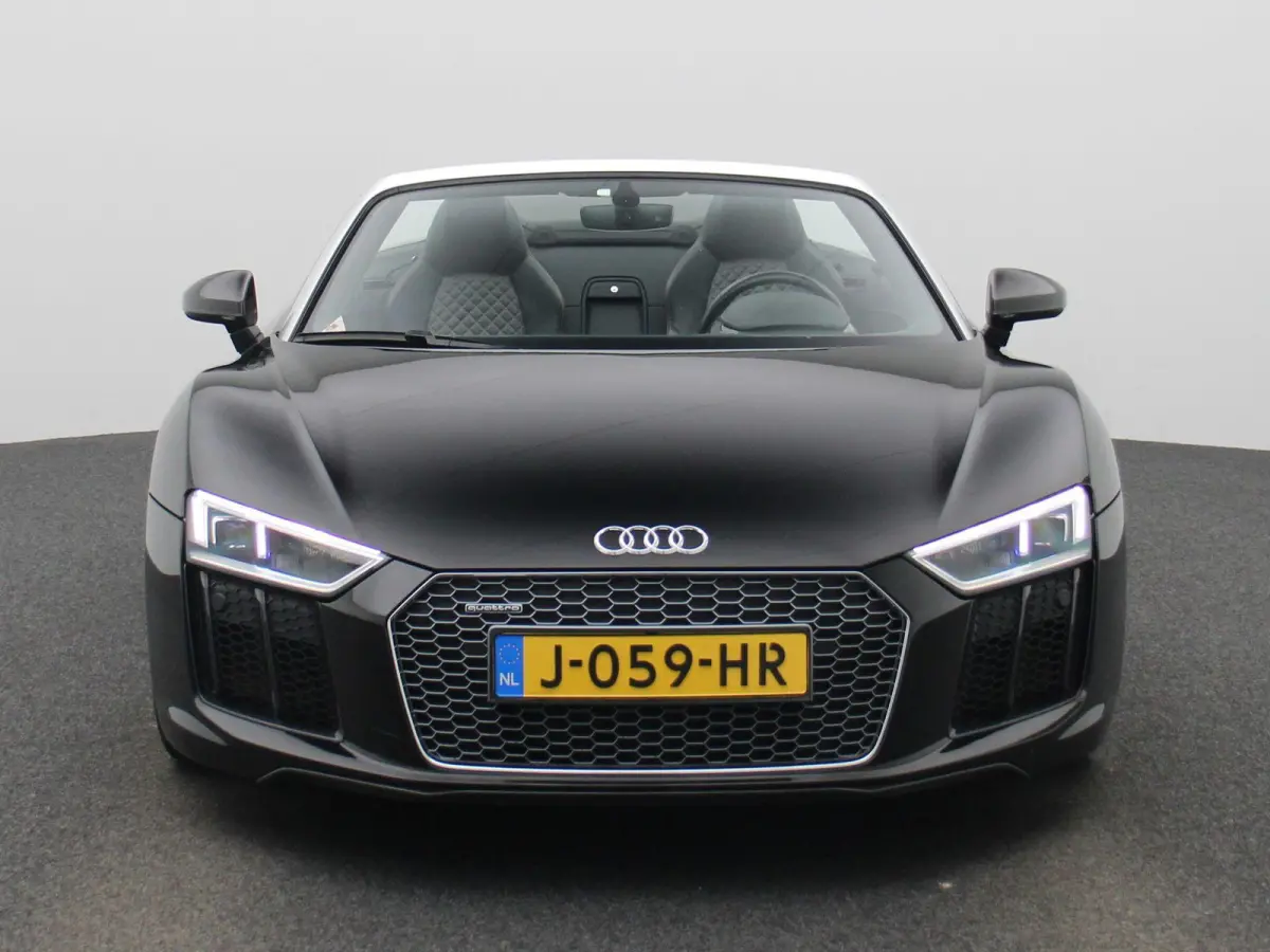 5.2 FSI quattro 540 PK l Keramische remmen l Carbon interieur/exterieur l Bang & Olufsen Sound System l Uitlaatsysteem (met sound engineering) l Elektrisch bedienbare voorstoelen l Achteruit