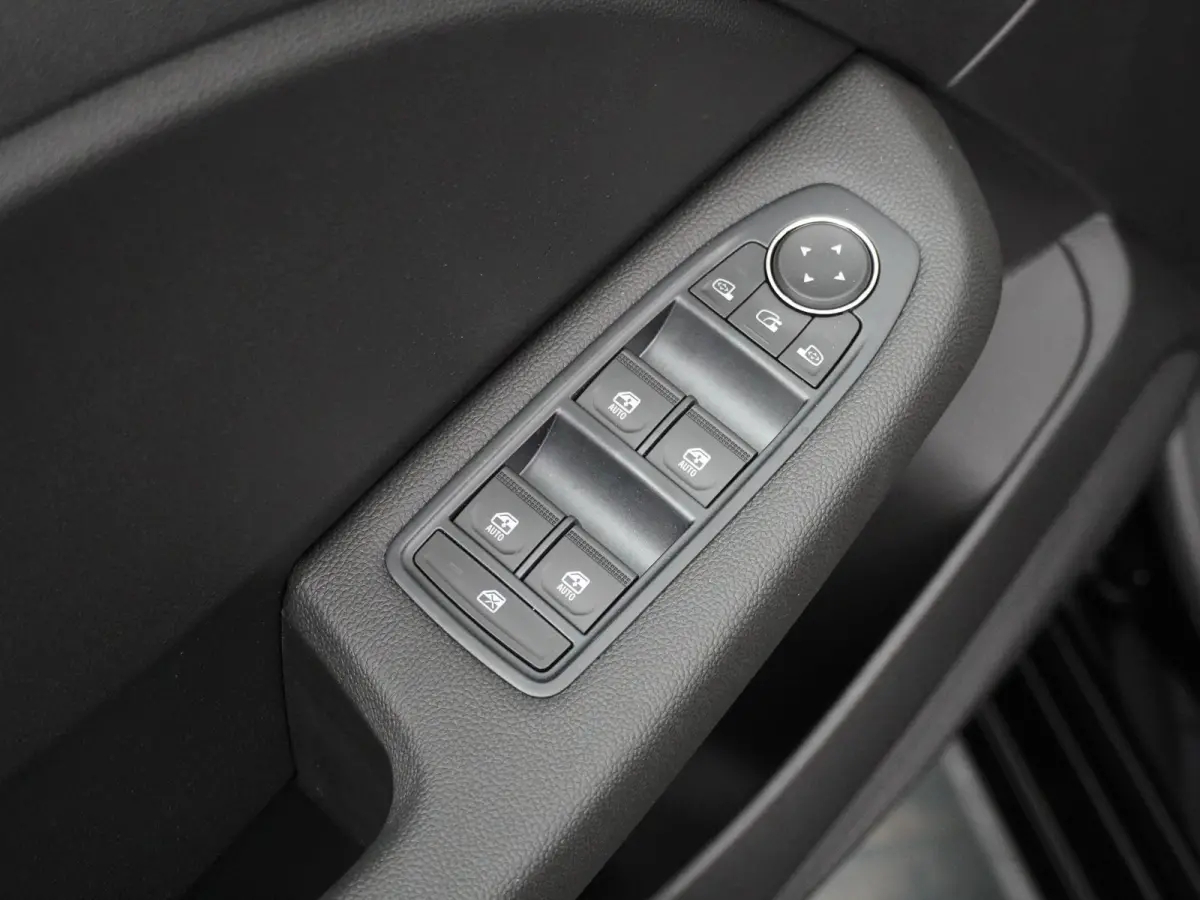 1.6 HEV Intense | € 6.600,- korting!| Automaat | 143 pk | 8 jaar Fabrieksgarantie | Parkeercamera | Apple Carplay & Android