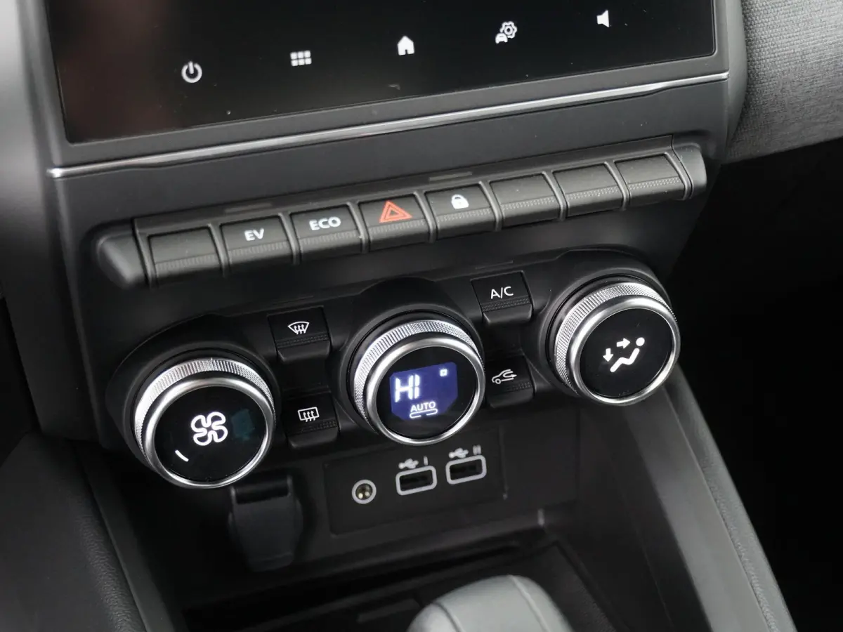 1.6 HEV Intense | € 6.600,- korting!| Automaat | 143 pk | 8 jaar Fabrieksgarantie | Parkeercamera | Apple Carplay & Android