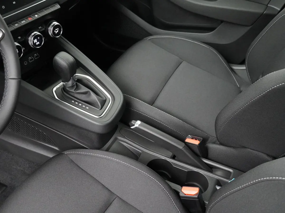 1.6 HEV Intense | € 6.600,- korting!| Automaat | 143 pk | 8 jaar Fabrieksgarantie | Parkeercamera | Apple Carplay & Android