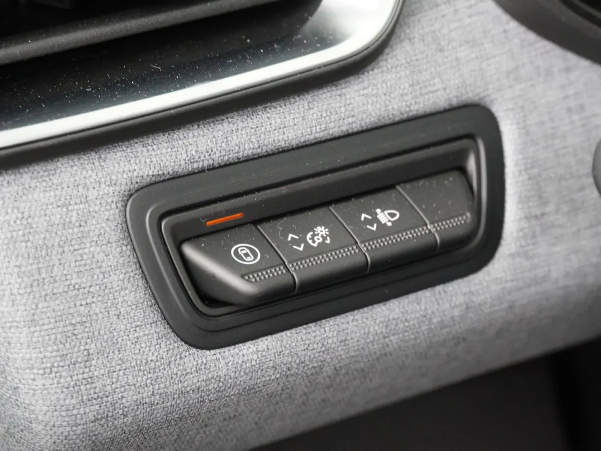 1.6 HEV Intense | € 6.600,- korting!| Automaat | 143 pk | 8 jaar Fabrieksgarantie | Parkeercamera | Apple Carplay & Android