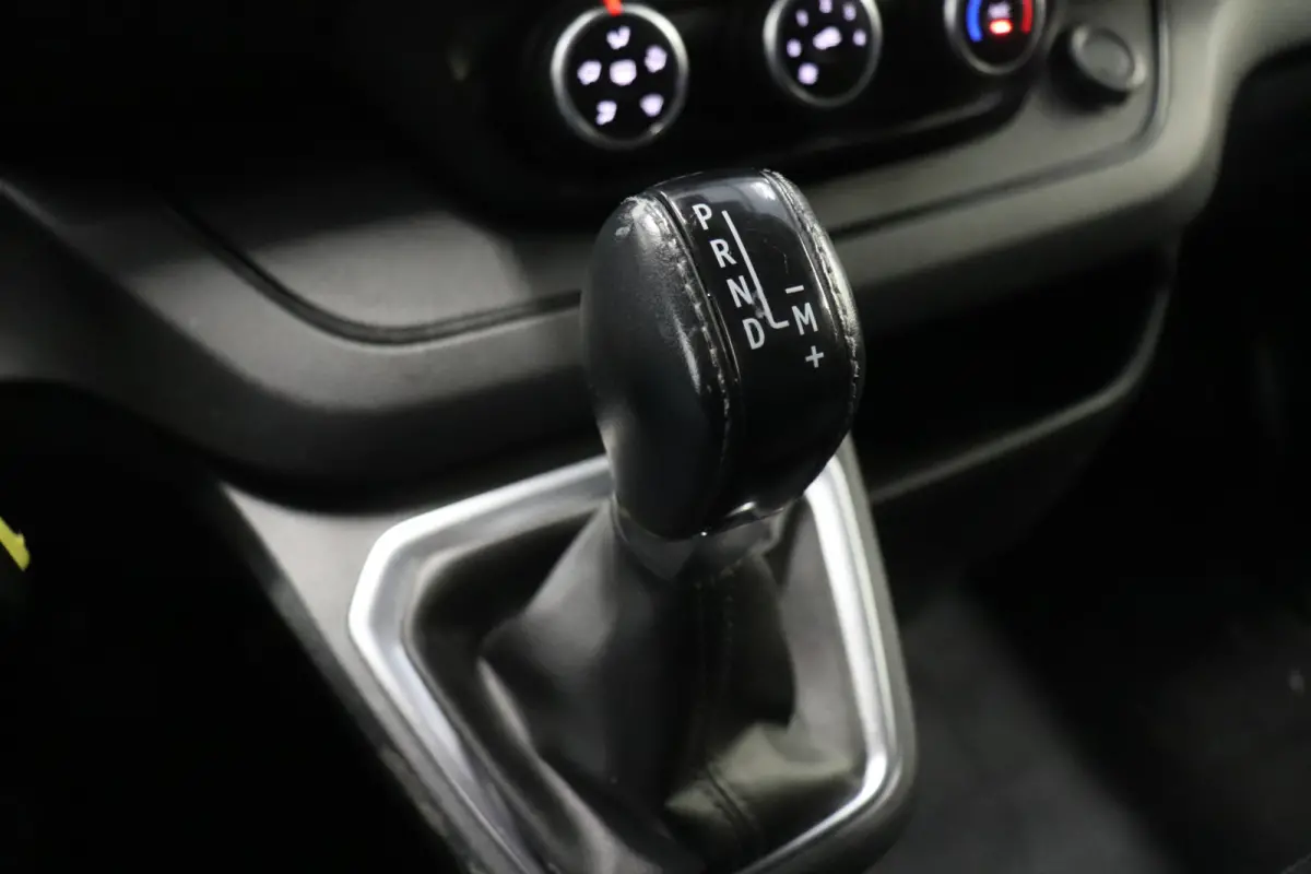 2.0 dCi 150PK Automaat L2 EURO 6 - Airco - Navi - Cruise - € 23.950,- Excl.