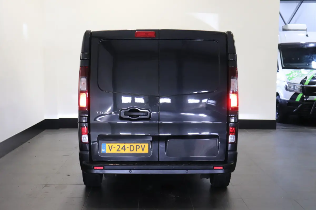 2.0 dCi 150PK Automaat L2 EURO 6 - Airco - Navi - Cruise - € 23.950,- Excl.