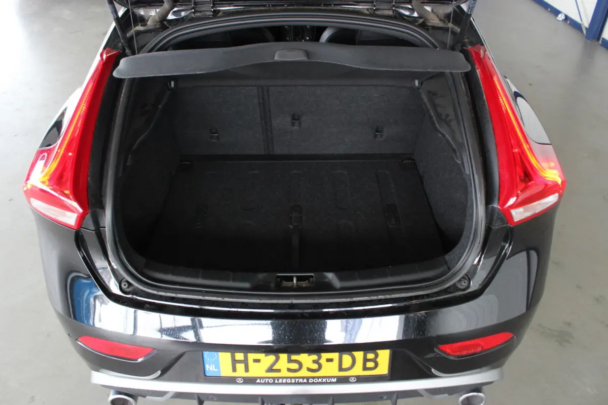 2.0 D3 R-Design Polar+ Trekhaak | Pano | Harman/Kardon | Alcantara | Camera | Keyless | Stoelverw. | 17" LMV | PDC V+A