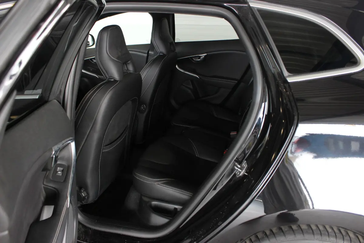 2.0 D3 R-Design Polar+ Trekhaak | Pano | Harman/Kardon | Alcantara | Camera | Keyless | Stoelverw. | 17" LMV | PDC V+A