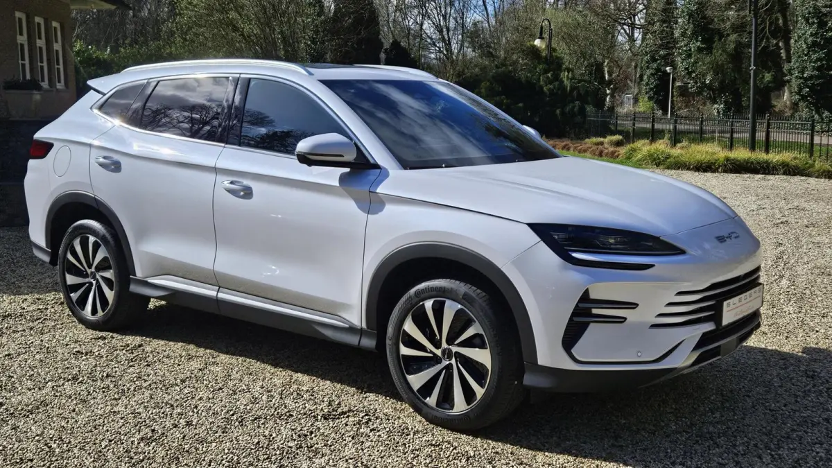 1.5 DM-i FWD Boost  Plug-in Hybrid Two tone