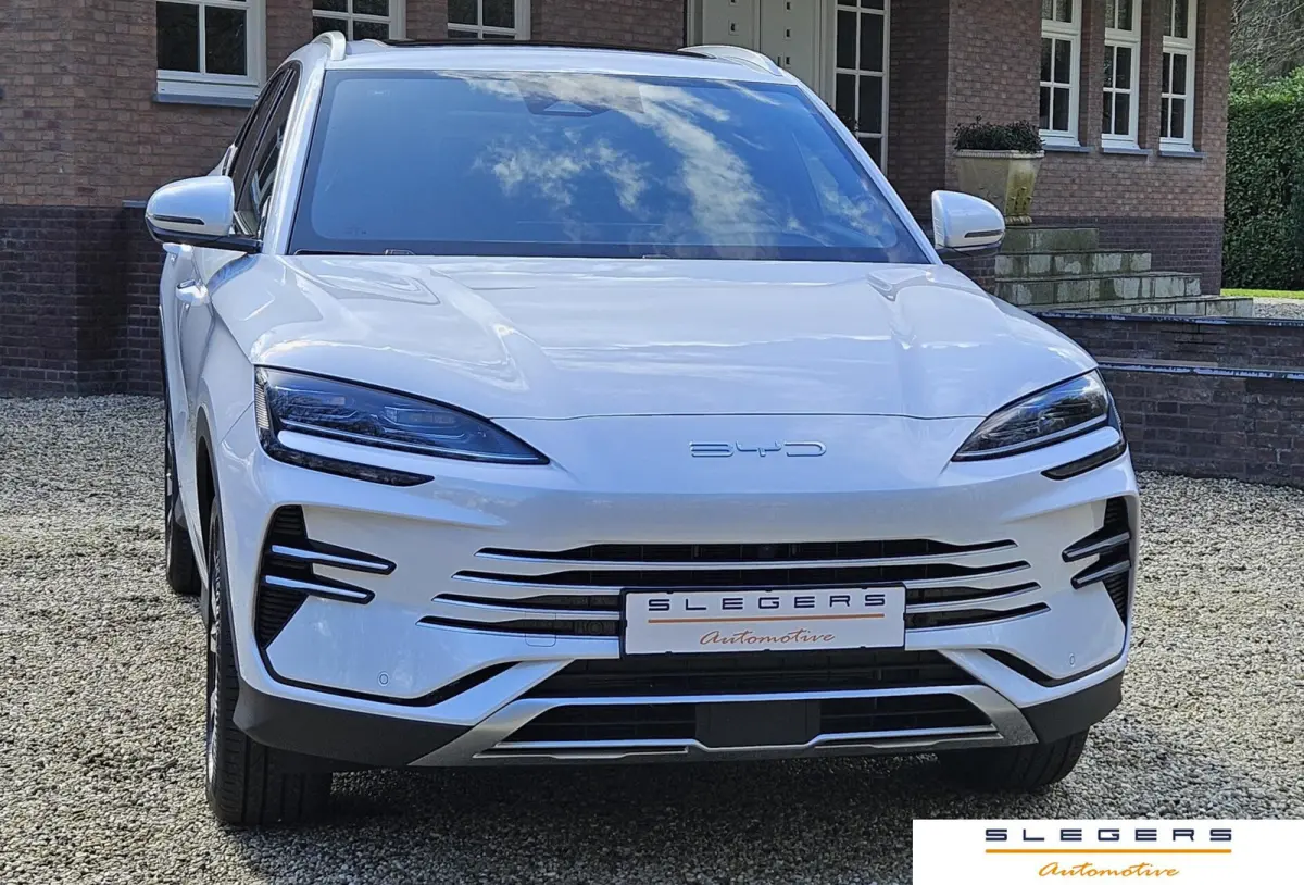 1.5 DM-i FWD Boost  Plug-in Hybrid Two tone