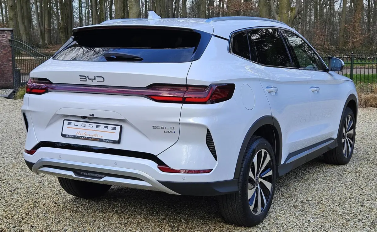 1.5 DM-i FWD Boost  Plug-in Hybrid Two tone