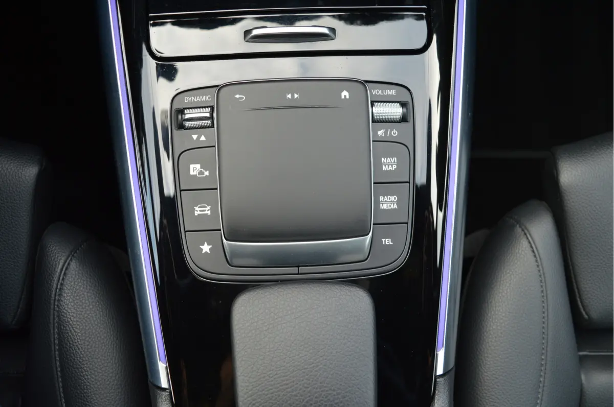 200 Business Solution Luxury | CAMERA | TREKHAAK | SFEERVERLICHTING | LEDER |