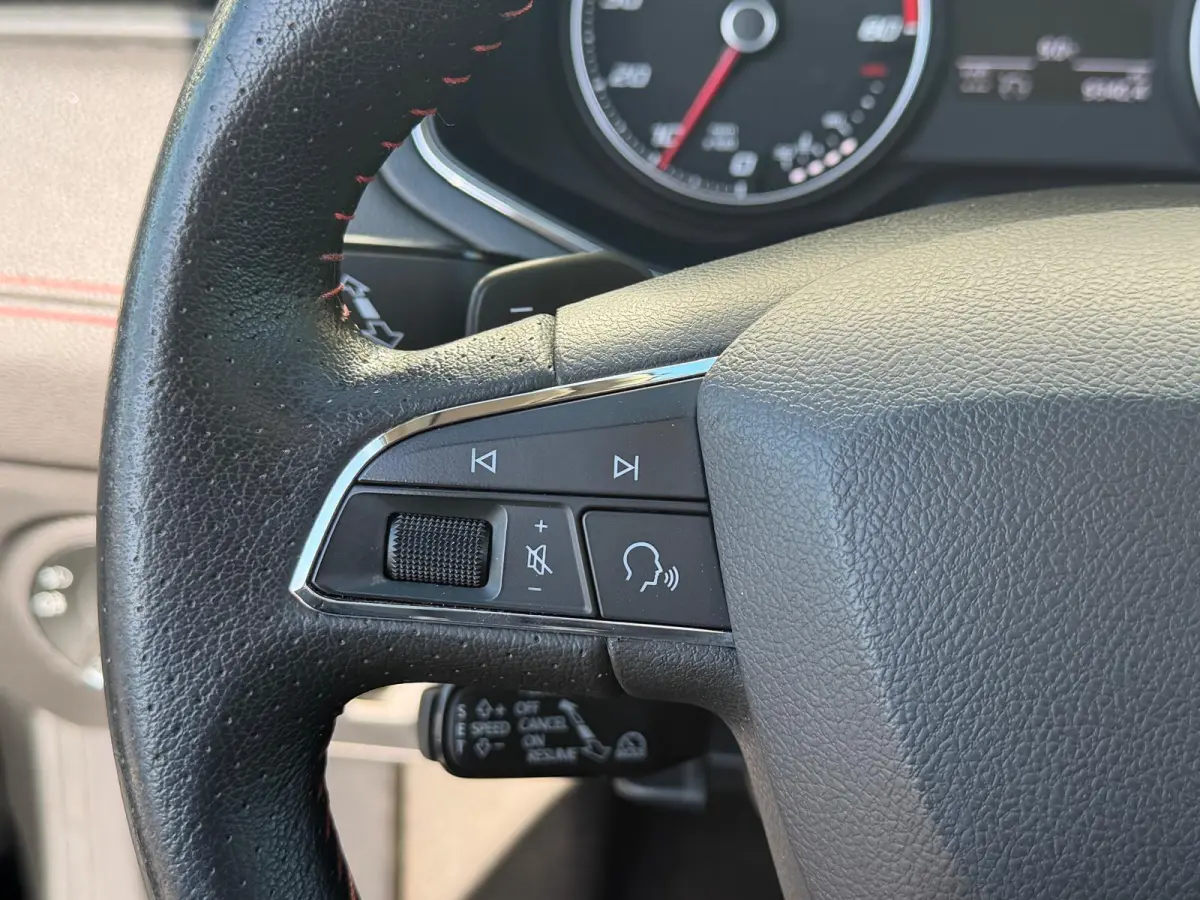1.0 TSI FR/AUTOM/STOELV/PANO/ACC/CARPLAY/APK