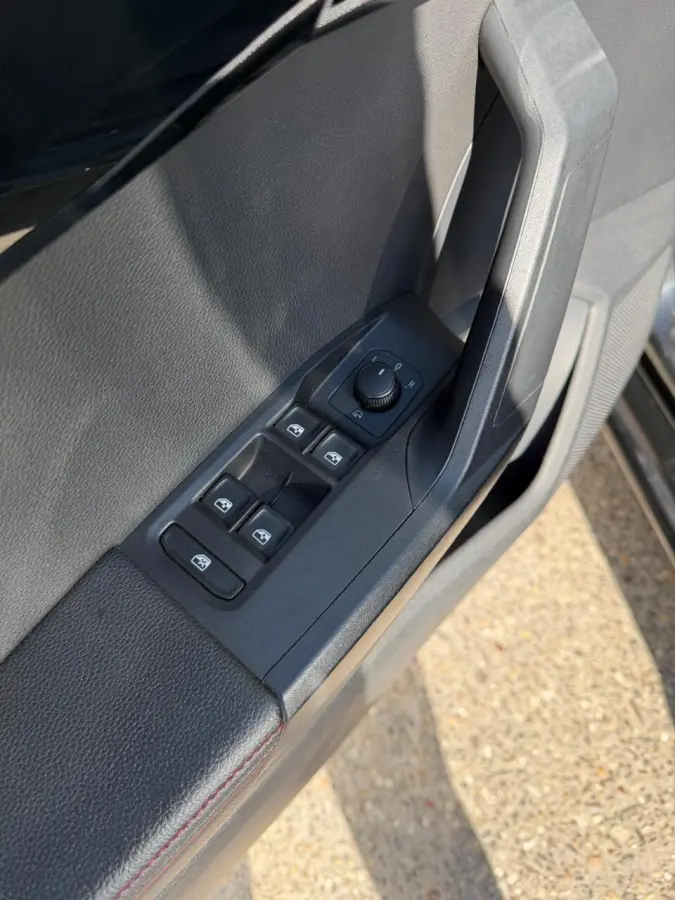1.0 TSI FR/AUTOM/STOELV/PANO/ACC/CARPLAY/APK