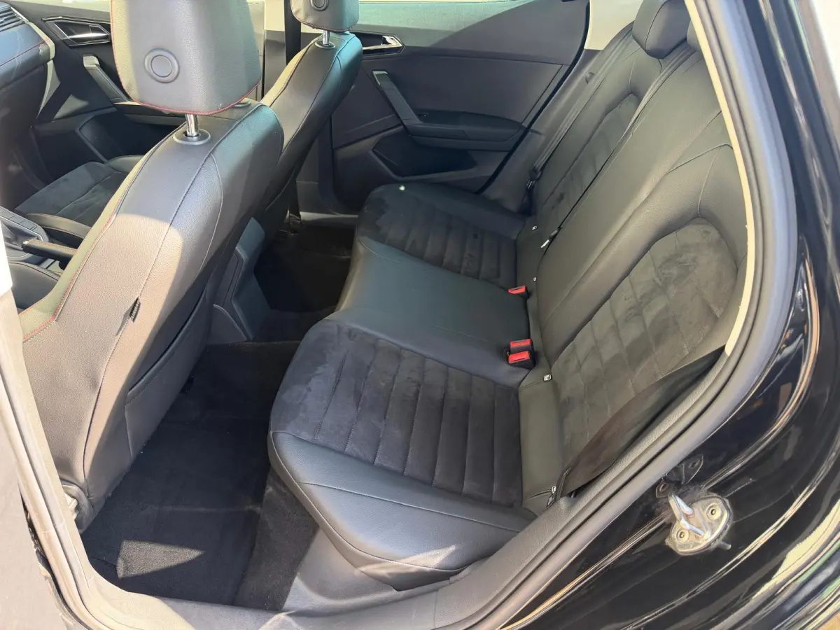 1.0 TSI FR/AUTOM/STOELV/PANO/ACC/CARPLAY/APK