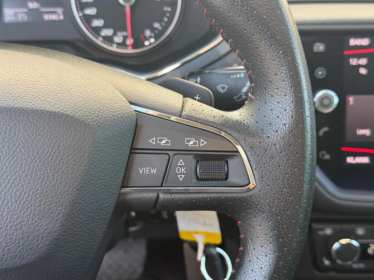 1.0 TSI FR/AUTOM/STOELV/PANO/ACC/CARPLAY/APK