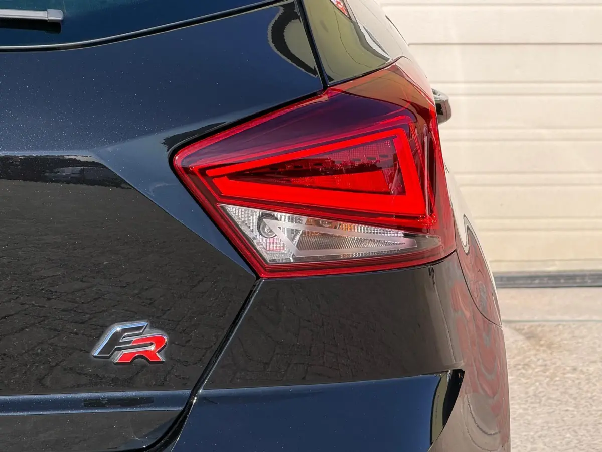 1.0 TSI FR/AUTOM/STOELV/PANO/ACC/CARPLAY/APK