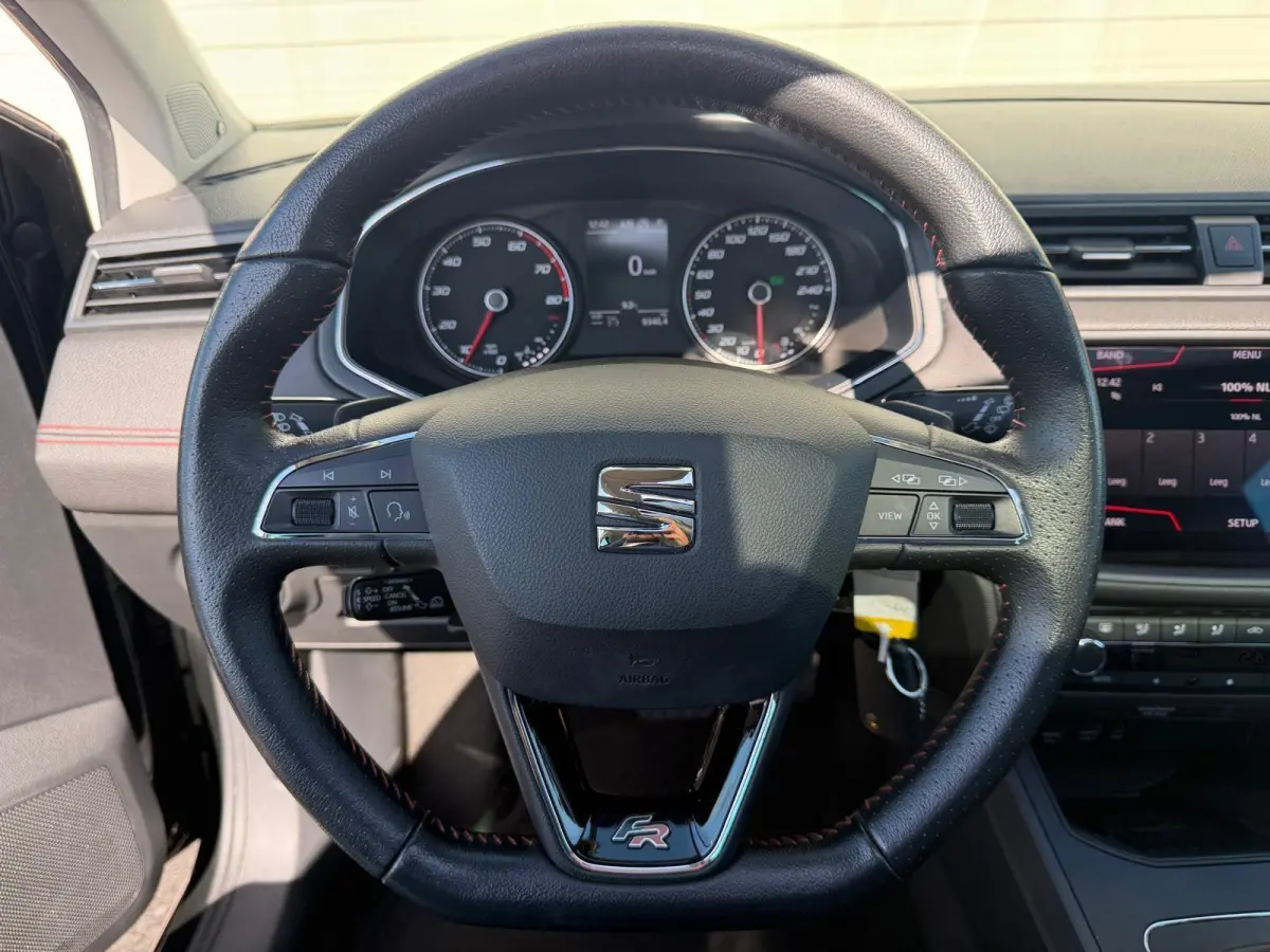 1.0 TSI FR/AUTOM/STOELV/PANO/ACC/CARPLAY/APK