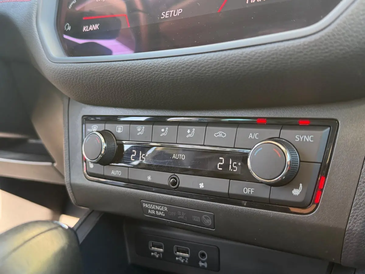 1.0 TSI FR/AUTOM/STOELV/PANO/ACC/CARPLAY/APK