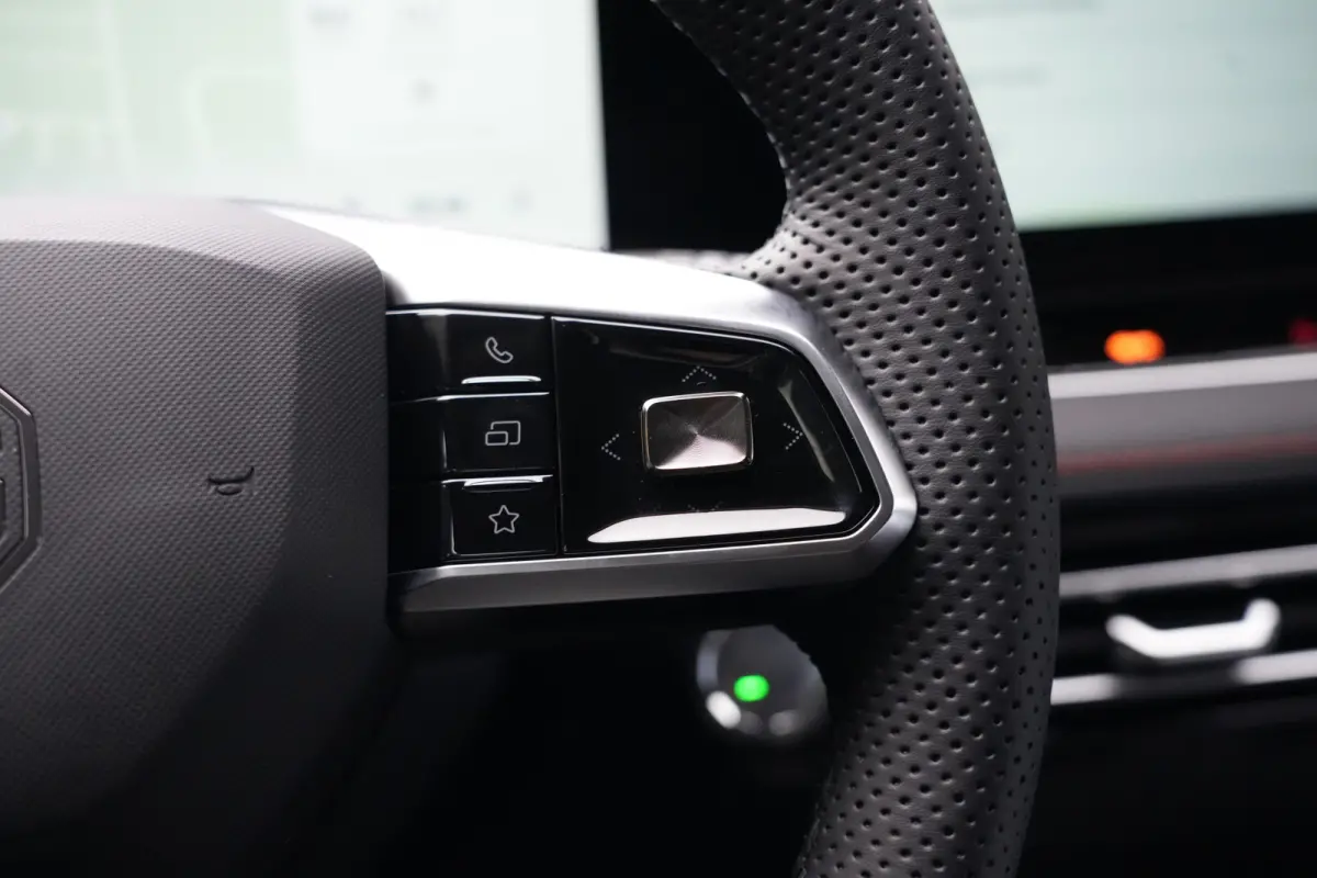 1.5 Plug-in Hybrid Luxury | 272 PK | Navigatie | 360° Camera | Stoelverwarming | Keyless | MG HS PHEV 1.5 Plug-in Hybrid Luxury 272 PK met plug-in hybride aandrijving, lederen bekleding, na